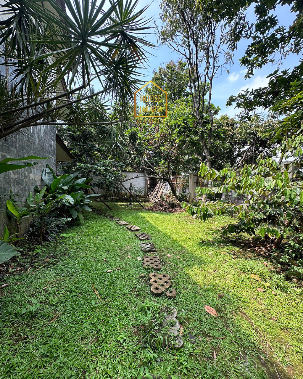 HS1781 Villa Duta Bogor, Dalma KOmplek 2 Lantai, Ada Taman Luas, Persegi. Daerah Elite & Tenang, Jalan Lebar Dekat Pajajaran