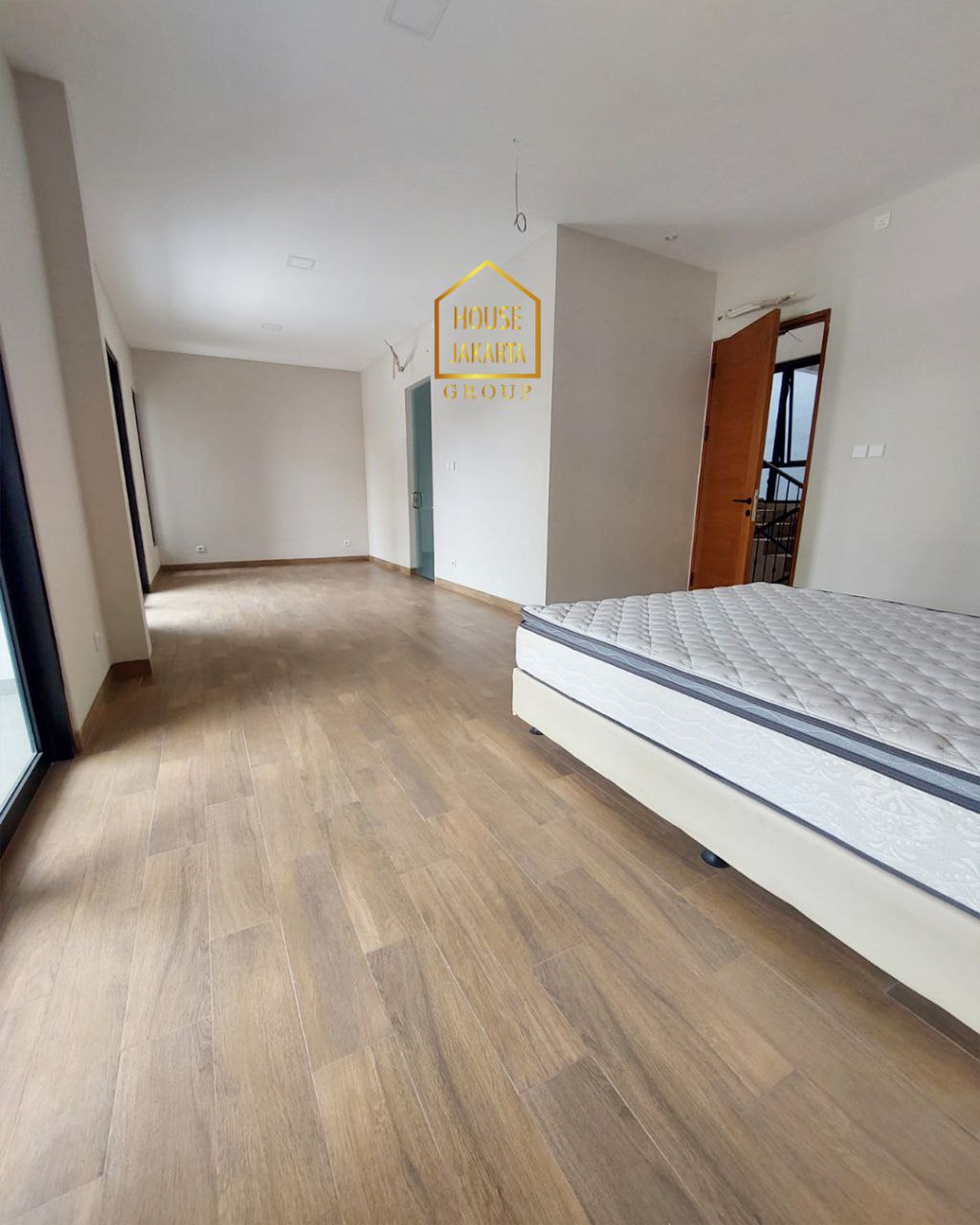 HS1783 Brand New 3 Lantai Di Pancoran Jakarta Selatan. Strategis Di Tengah Kota Dekat Kuningan. Murah