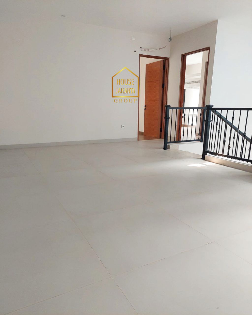 HS1783 Brand New 3 Lantai Di Pancoran Jakarta Selatan. Strategis Di Tengah Kota Dekat Kuningan. Murah