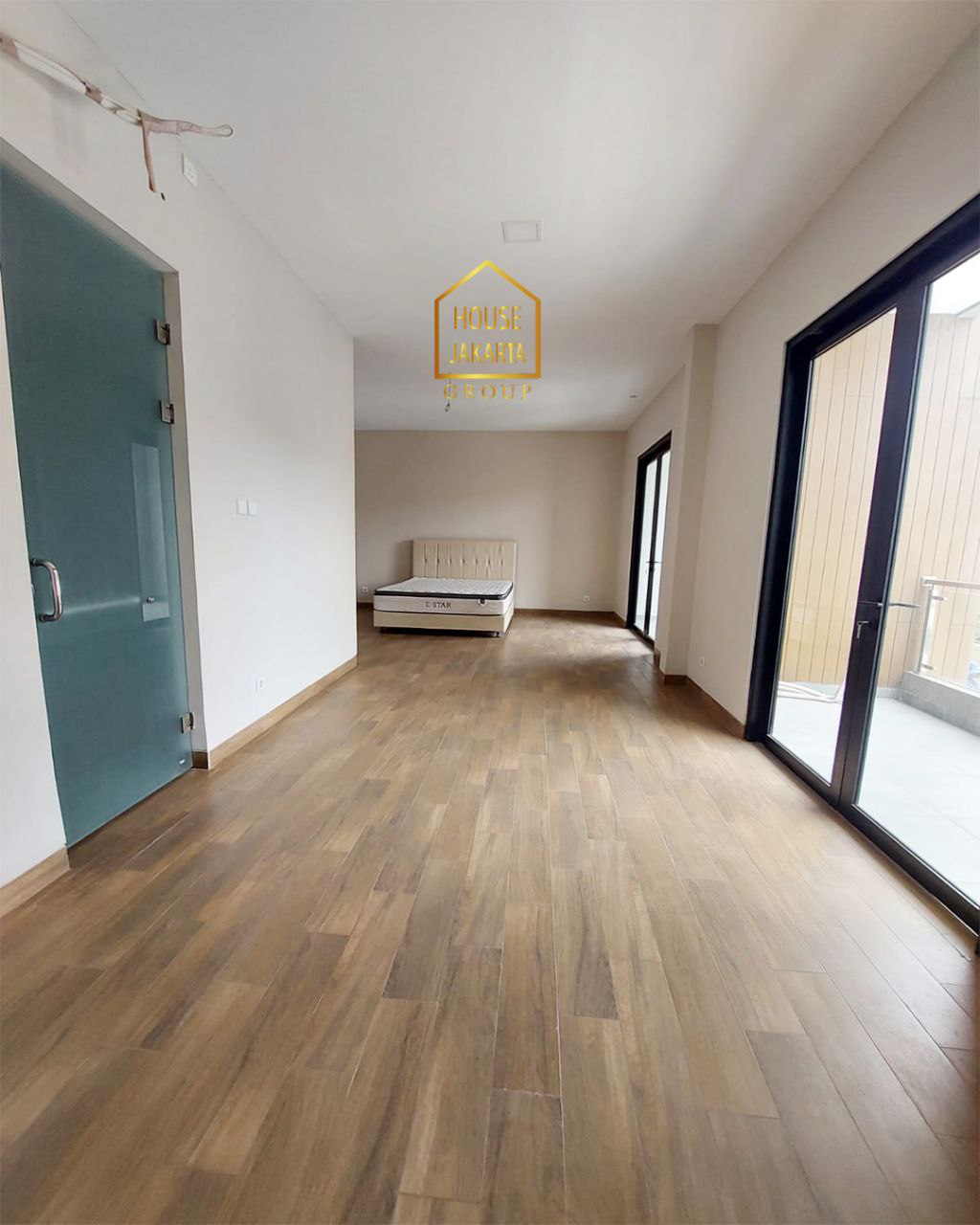 HS1783 Brand New 3 Lantai Di Pancoran Jakarta Selatan. Strategis Di Tengah Kota Dekat Kuningan. Murah