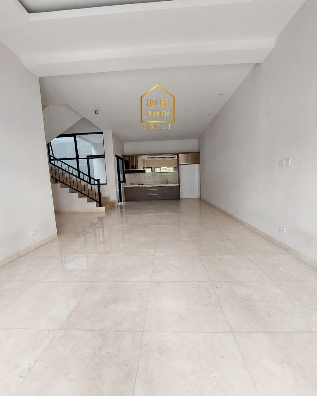 HS1783 Brand New 3 Lantai Di Pancoran Jakarta Selatan. Strategis Di Tengah Kota Dekat Kuningan. Murah