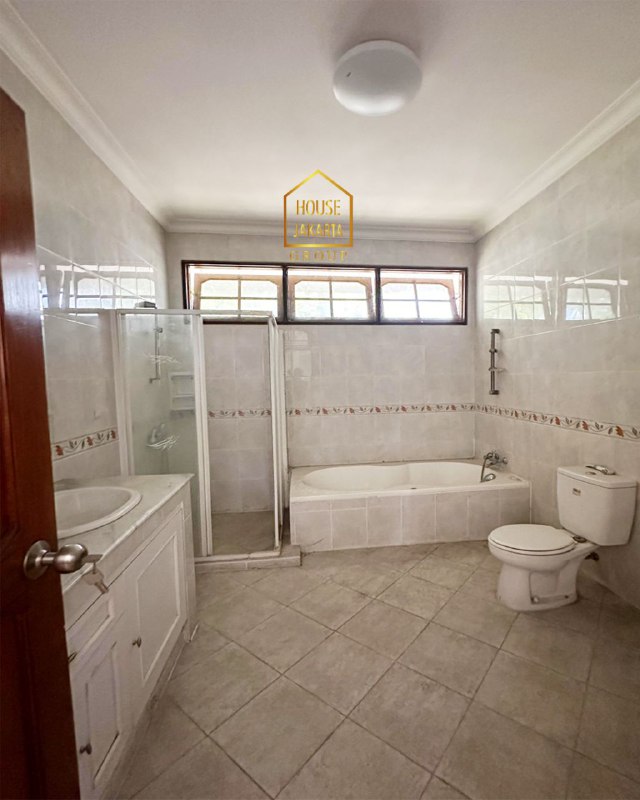 HS1789 Rumah Murah 2 Lantai Siap Huni Di Pondok Indah • Prime Location, Dekat PIM • Jalan Lebar