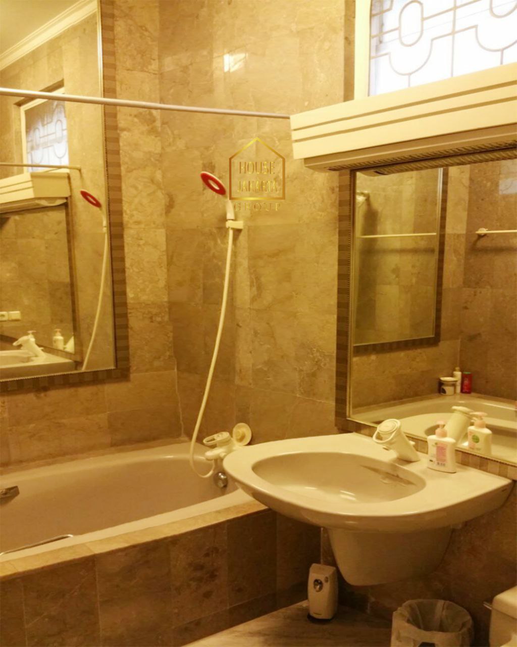 HS1791 Rumah Bagus 2 Lantai Di Pondok Indah Dengan Jalan Lebar Dan Area Tenang