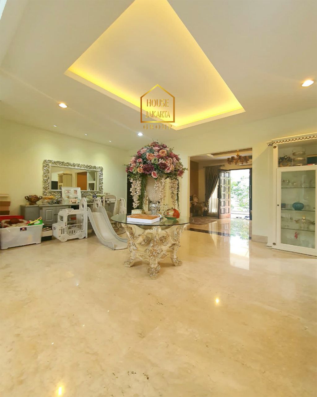 HS1797 Rumah 3 Lantai Siap Huni Di Cilandak Barat, Fully Furnished. Dekat Simatupang