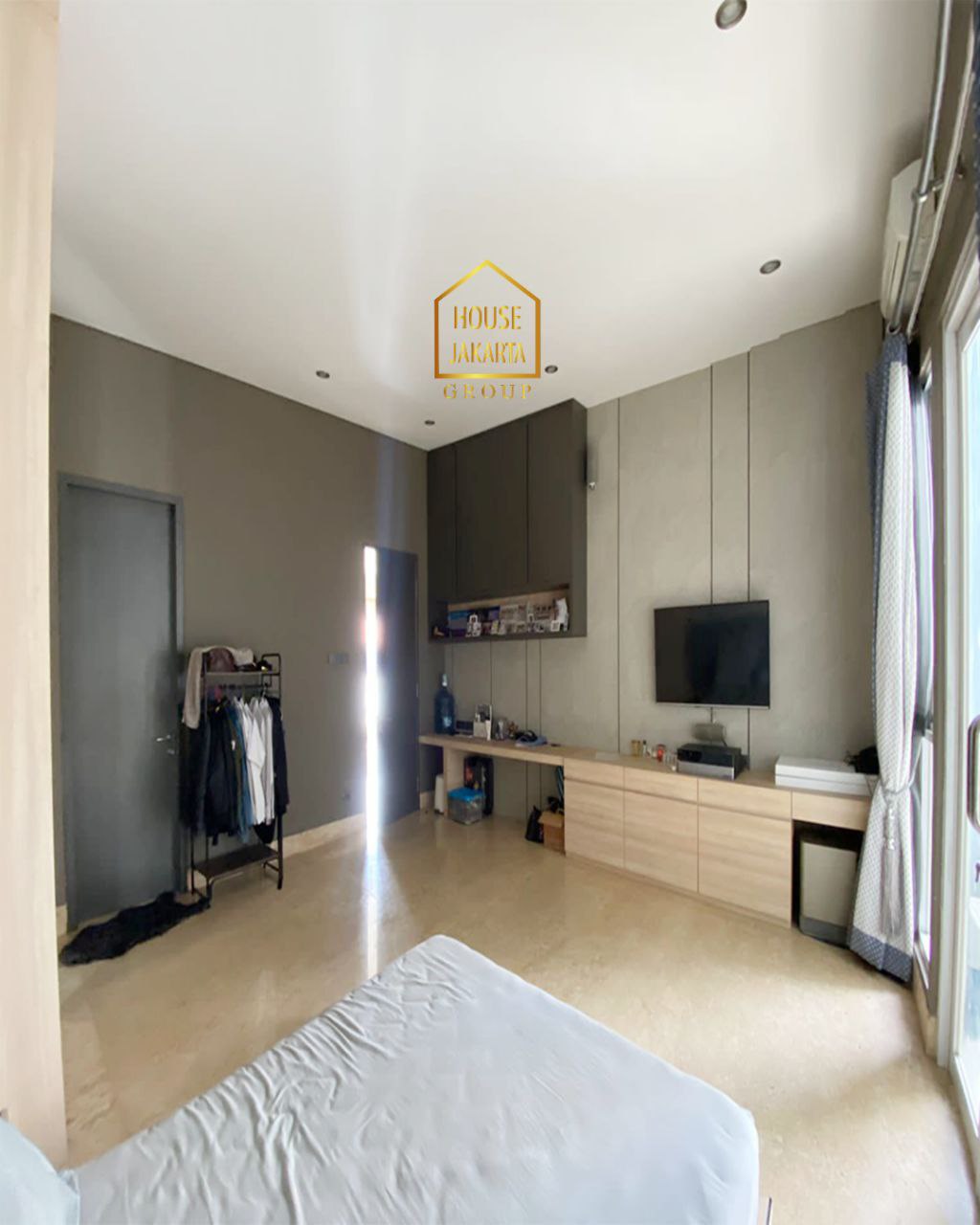 HS1797 Rumah 3 Lantai Siap Huni Di Cilandak Barat, Fully Furnished. Dekat Simatupang