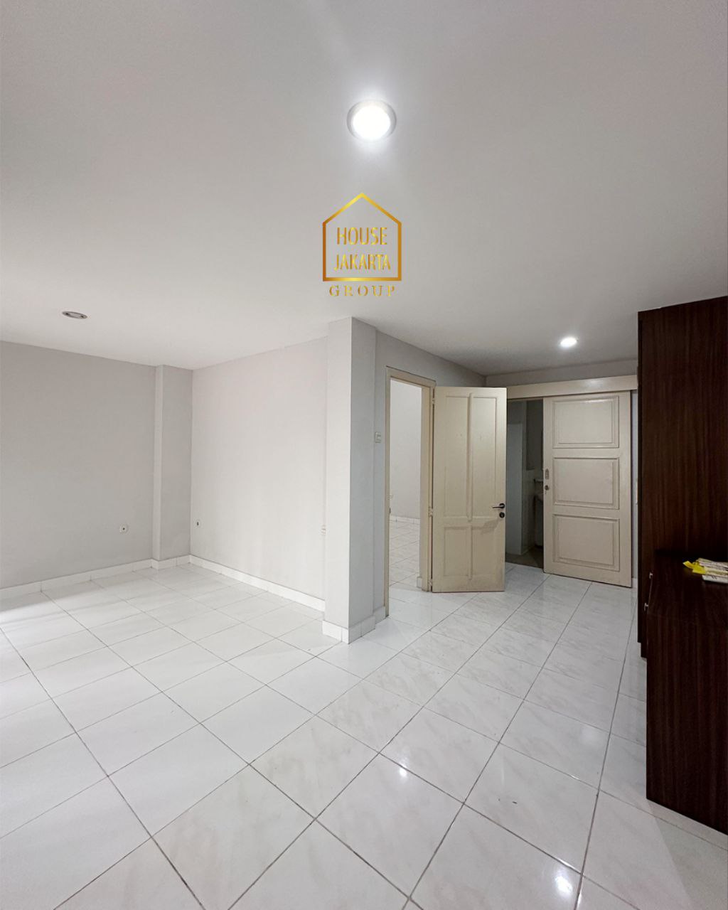 HR1800 Cozy House 2 Lantai Di Menteng. Dekat Thamrin & Kuningan