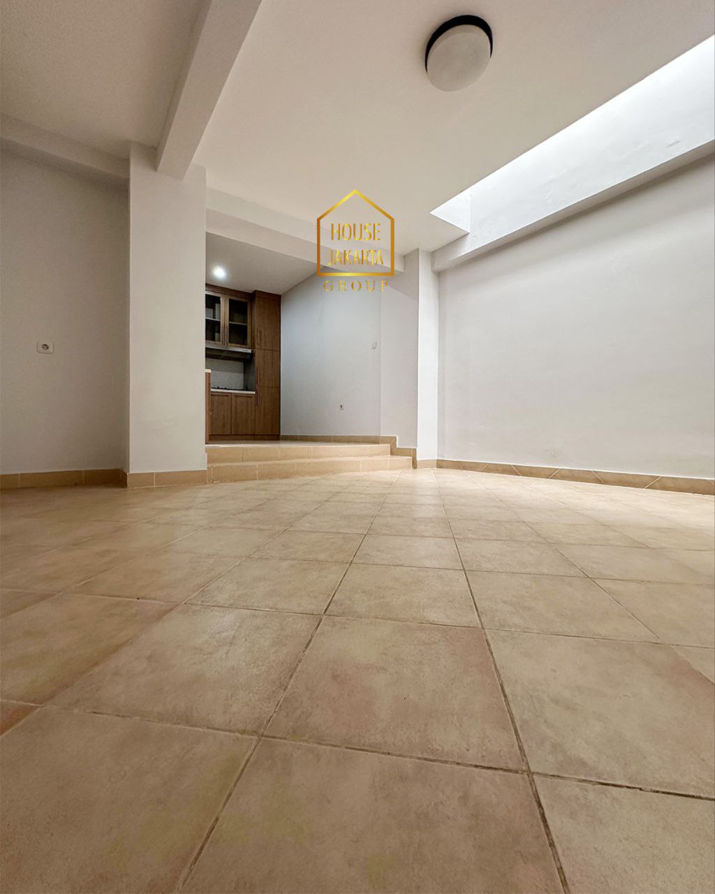 HR1800 Cozy House 2 Lantai Di Menteng. Dekat Thamrin & Kuningan