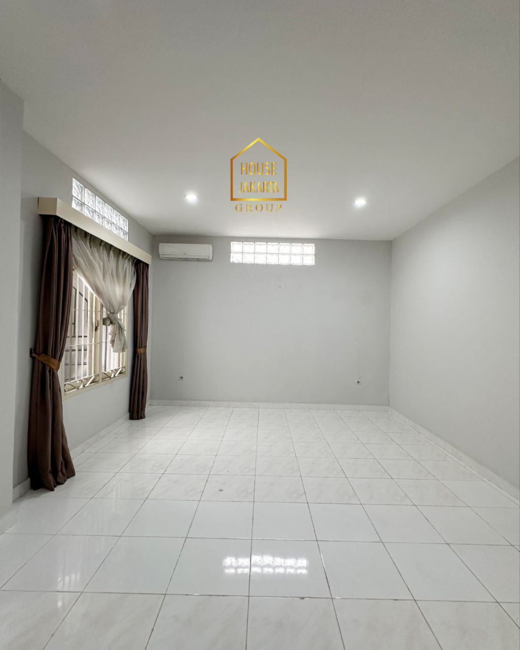 HR1800 Cozy House 2 Lantai Di Menteng. Dekat Thamrin & Kuningan