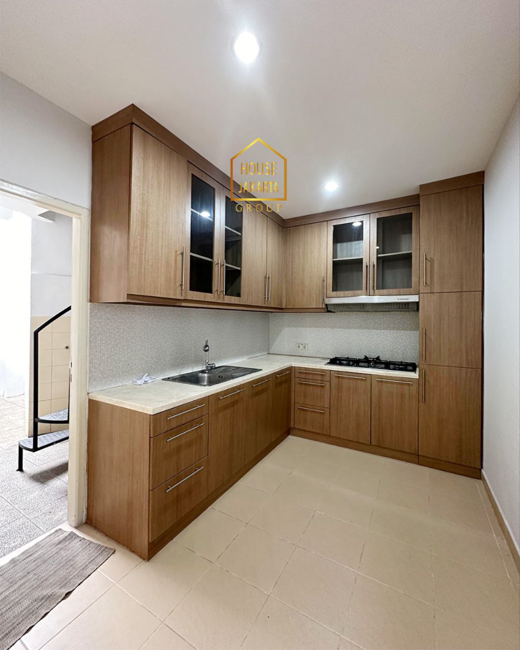 HR1800 Cozy House 2 Lantai Di Menteng. Dekat Thamrin & Kuningan