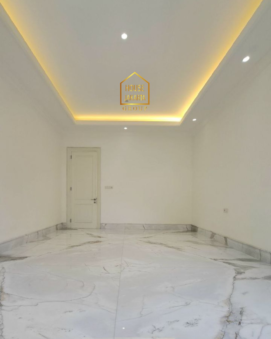 HS1801 Rumah Brand New Di Menteng, Daerah Tenang Dan Nyaman, Ada Swimming Pool Dan Taman.