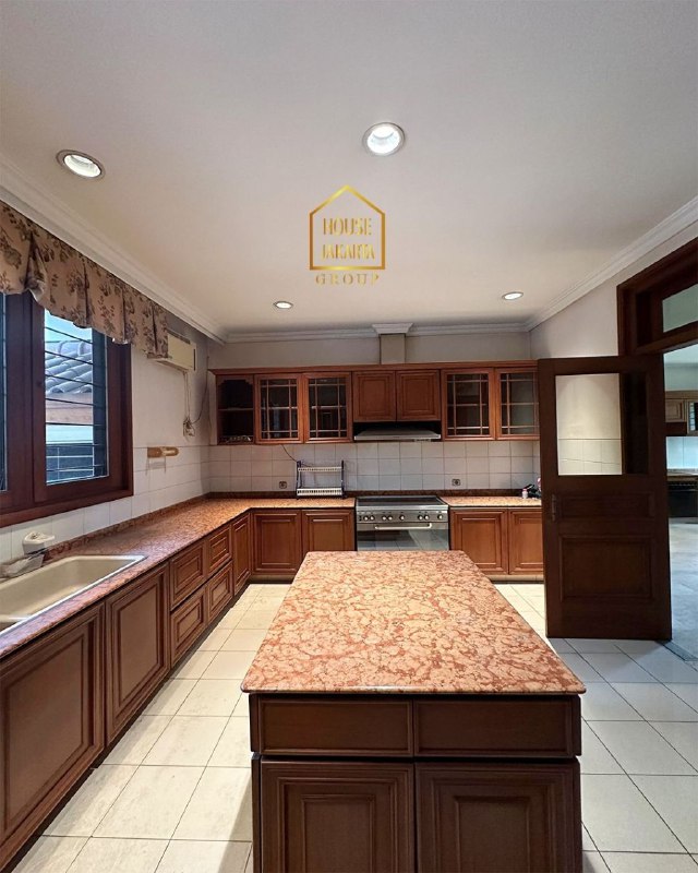 HS1802 Rumah 2 Lantai Di Pondok Indah, View Golf, Lokasi Elite Dekat PIM Dan MRT