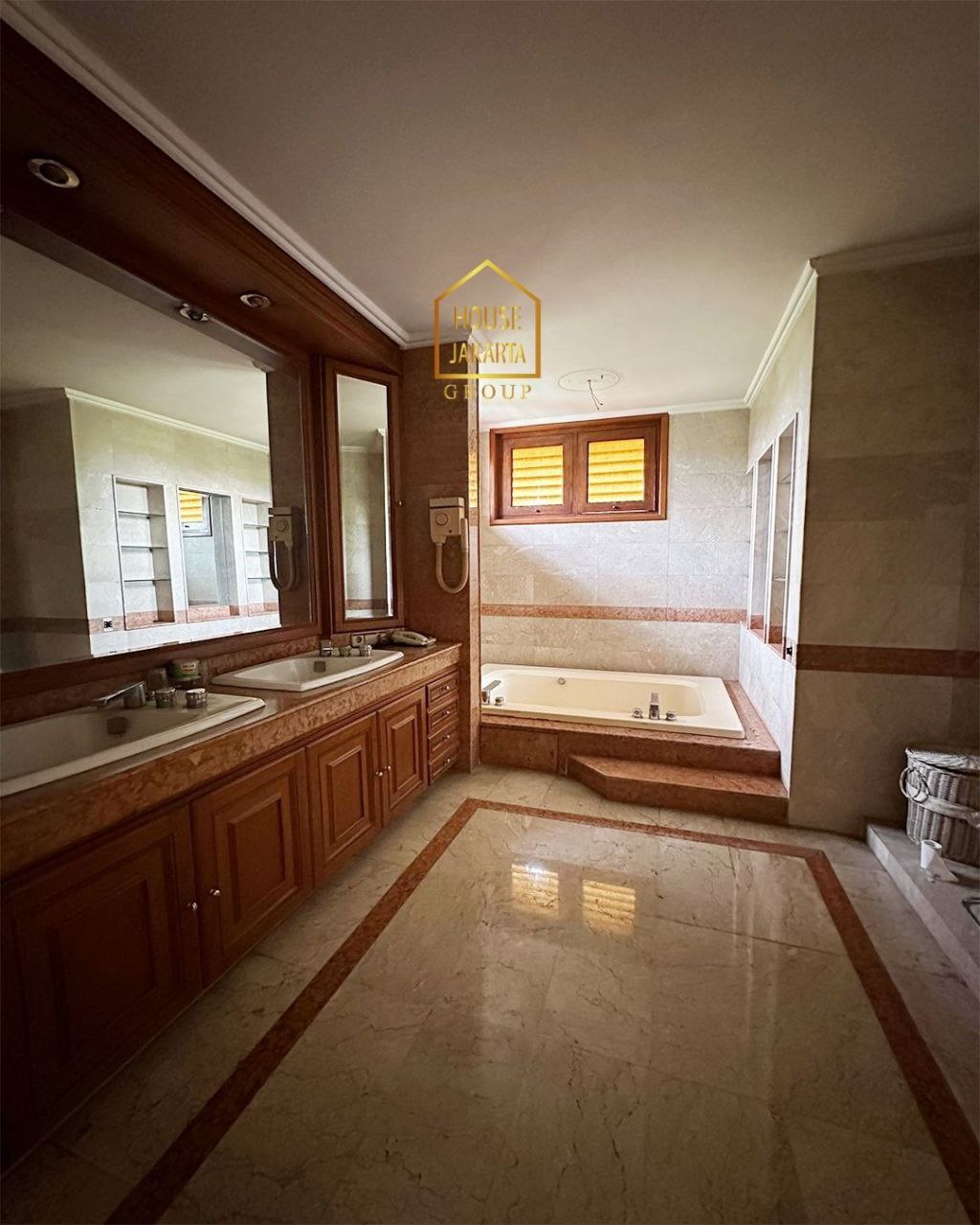 HS1802 Rumah 2 Lantai Di Pondok Indah, View Golf, Lokasi Elite Dekat PIM Dan MRT