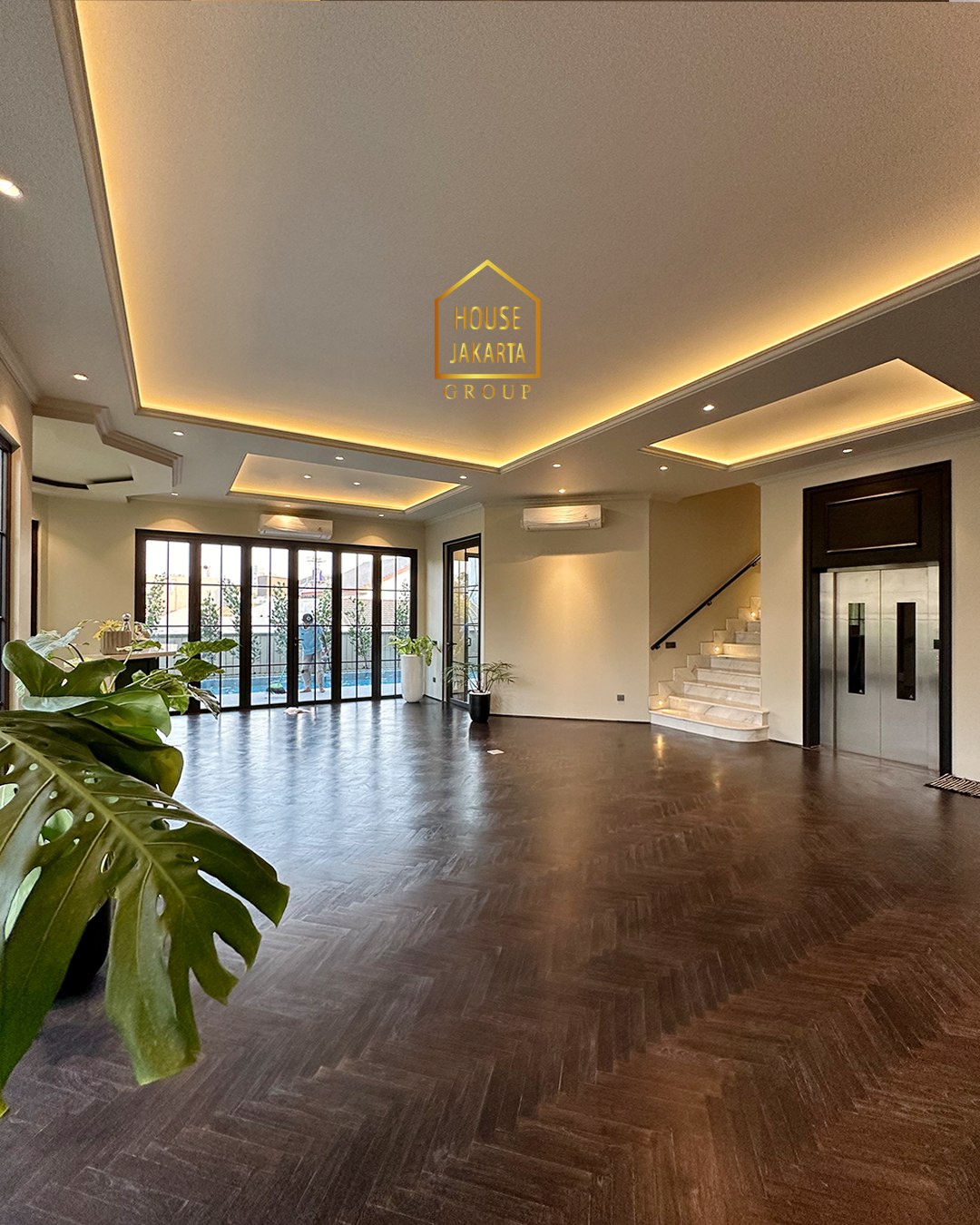 HR1804 Brand New Classic House Di Kebayoran Baru - Senopati Area, Meah 3,5 Lantai. Lokasi Elite Dekat SCBD