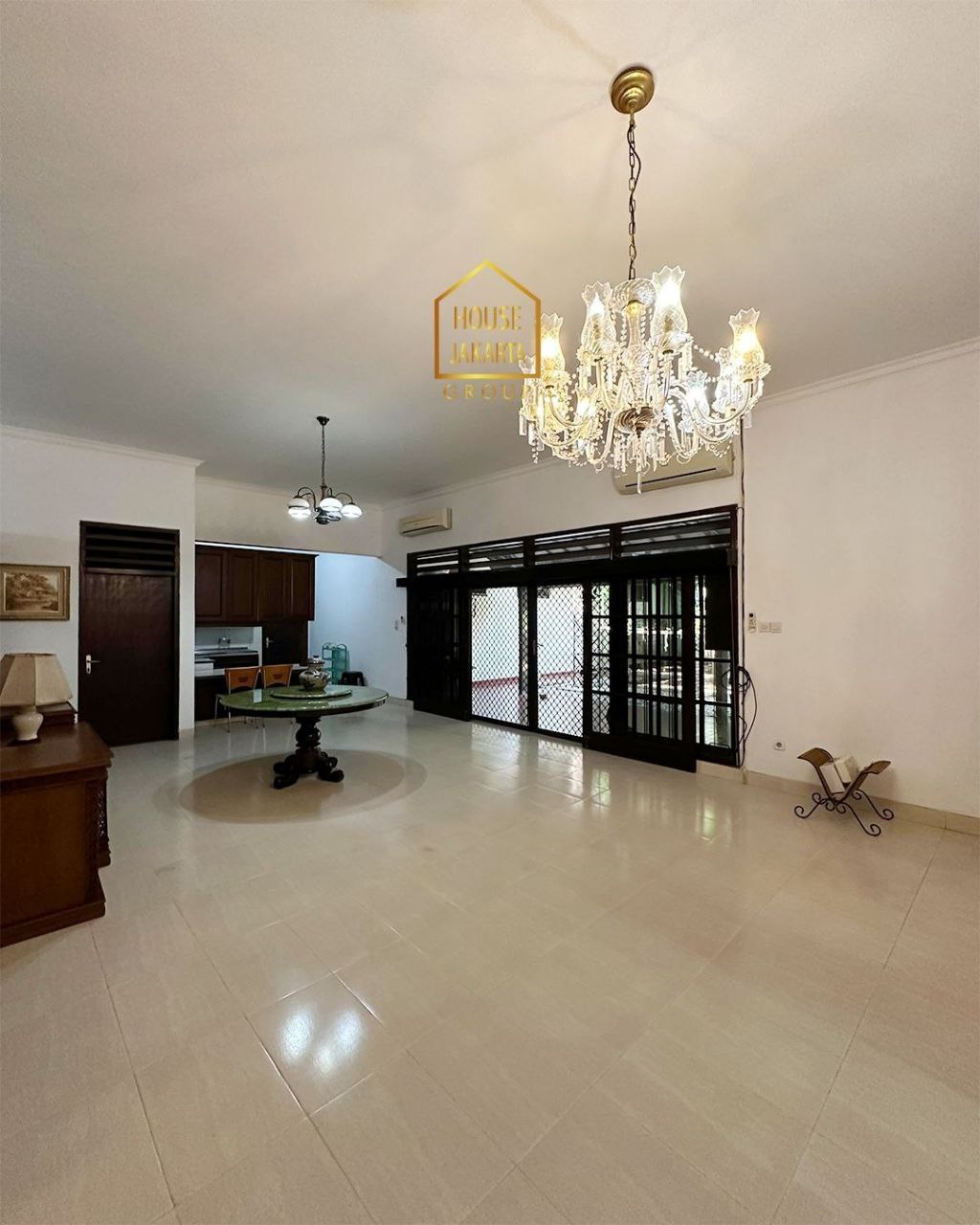 HS1813 Rumah Siap Huni Di Kebayoran Baru, Murah. Lokasi Strategis Dekat Senayan & SCBD