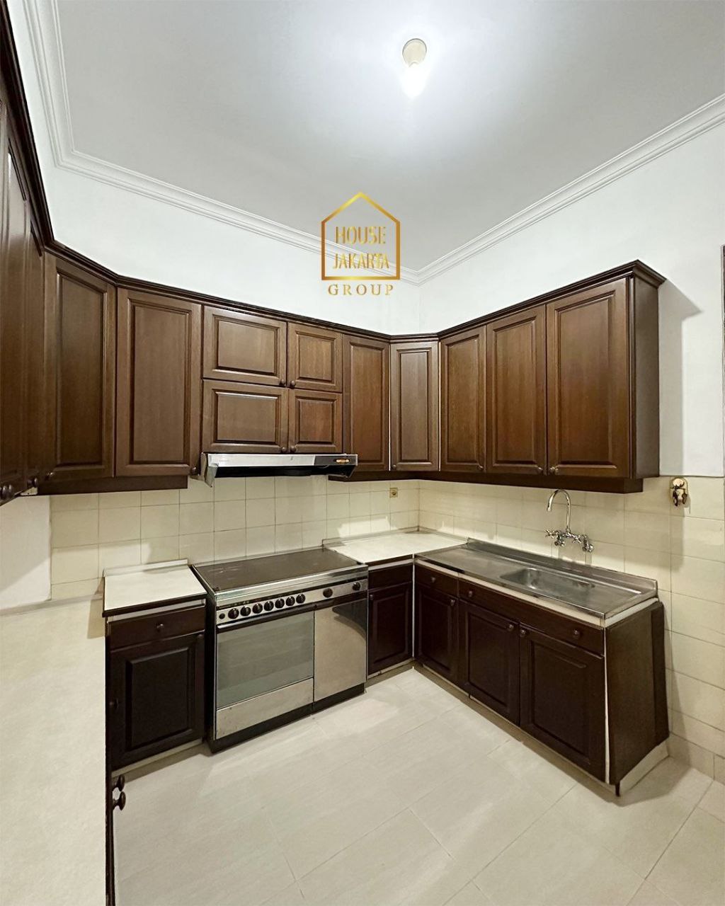 HS1813 Rumah Siap Huni Di Kebayoran Baru, Murah. Lokasi Strategis Dekat Senayan & SCBD