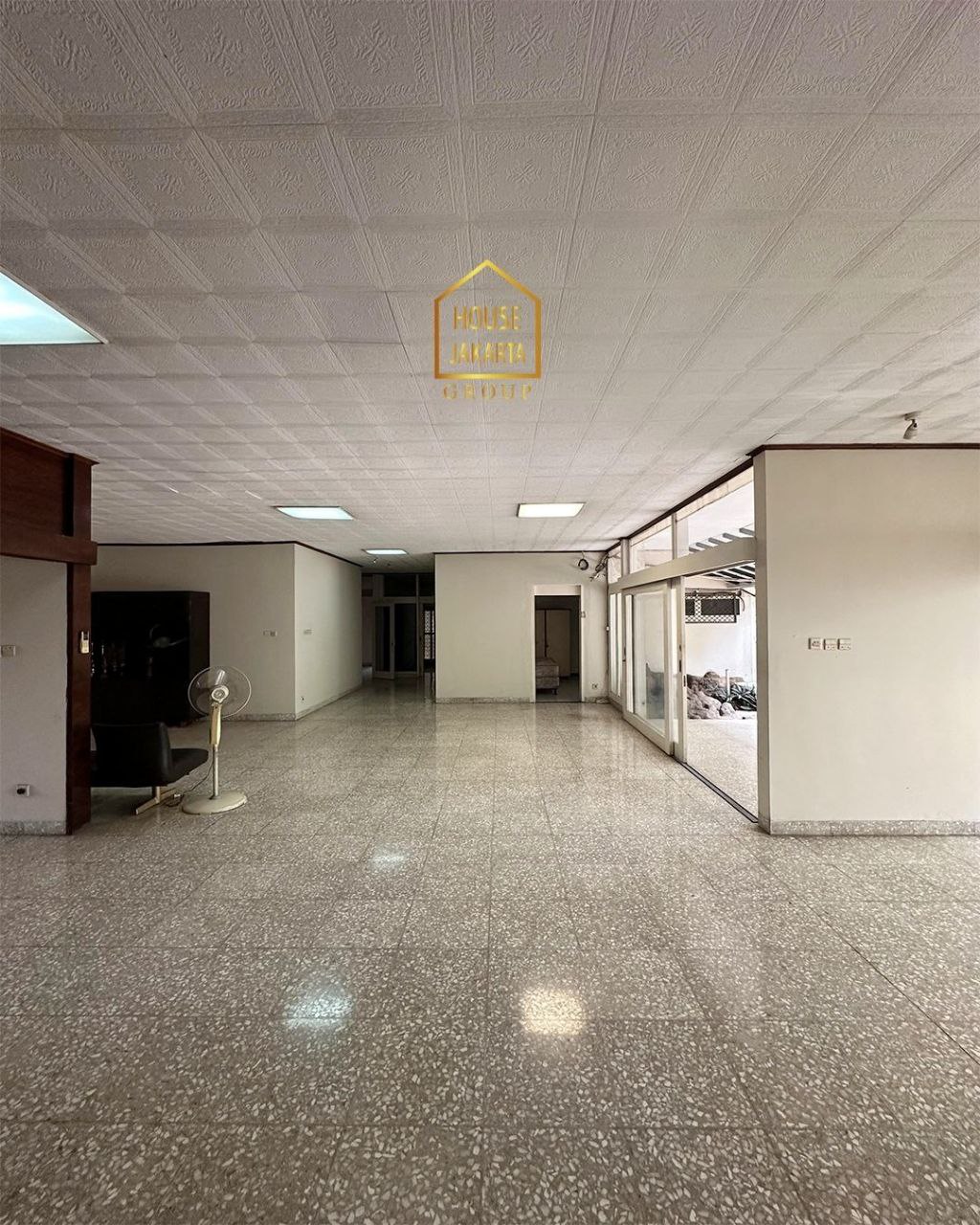 HR1820 Rumah Di Dharmawangsa 2 Lantai, Hook Cocok Untuk Kantor & Sekolah. Strategis Dekat Stasiun MRT