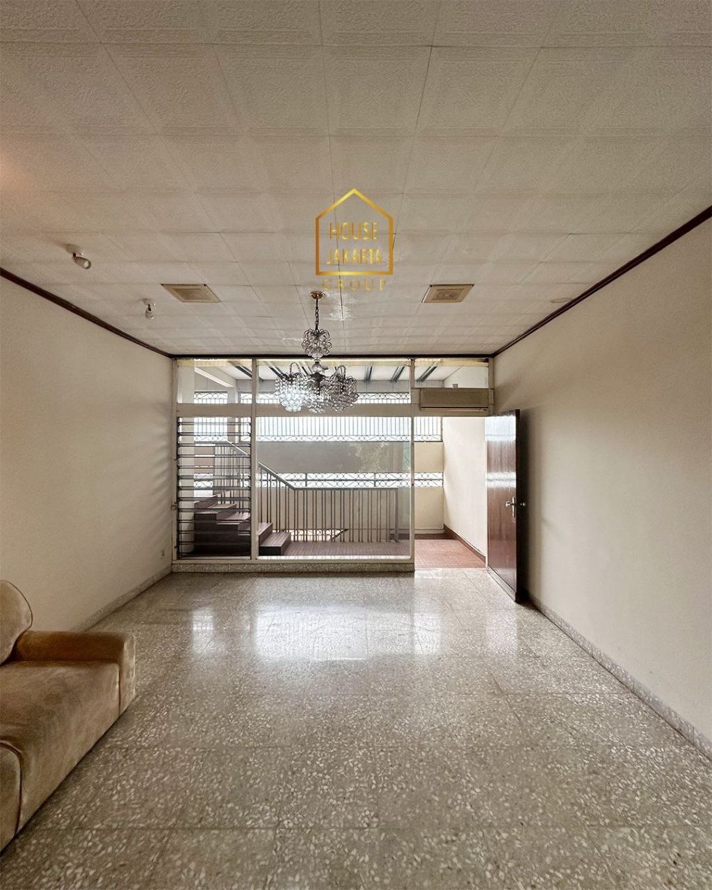 HR1820 Rumah Di Dharmawangsa 2 Lantai, Hook Cocok Untuk Kantor & Sekolah. Strategis Dekat Stasiun MRT