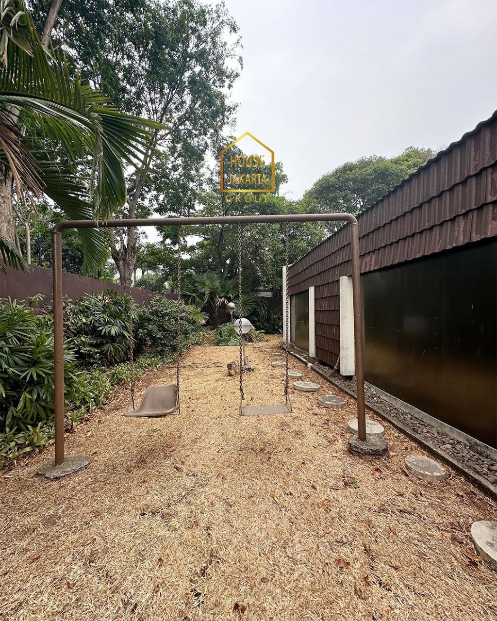 HR1820 Rumah Di Dharmawangsa 2 Lantai, Hook Cocok Untuk Kantor & Sekolah. Strategis Dekat Stasiun MRT