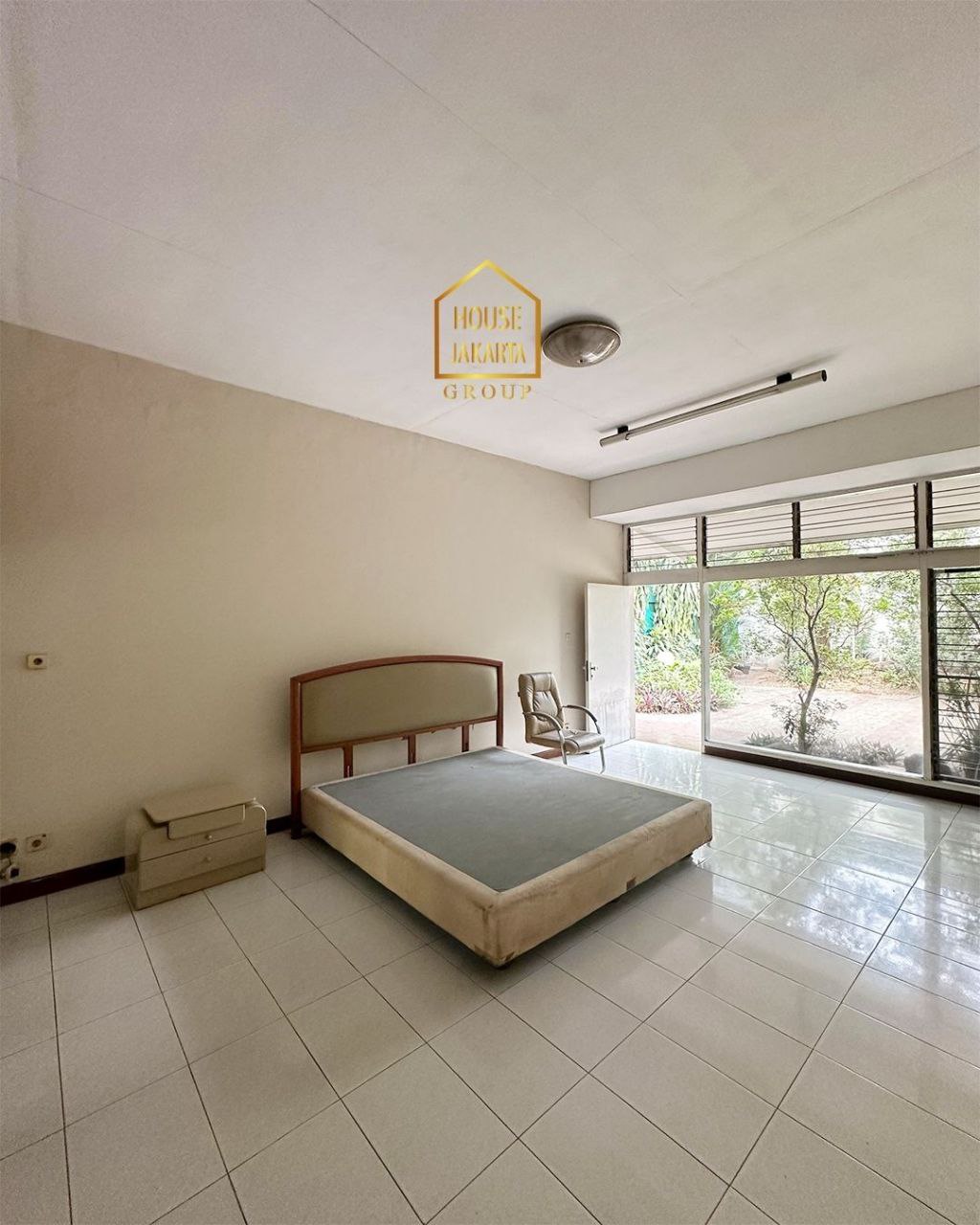 HR1820 Rumah Di Dharmawangsa 2 Lantai, Hook Cocok Untuk Kantor & Sekolah. Strategis Dekat Stasiun MRT