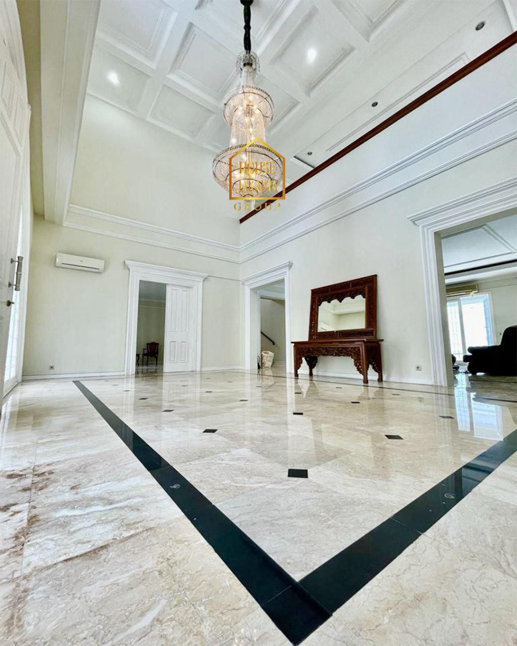 HS1822 Luxury House Pondok Indah With Spacious Garden & Pool. 2 Lantai Full Marmer Lokasi Elite