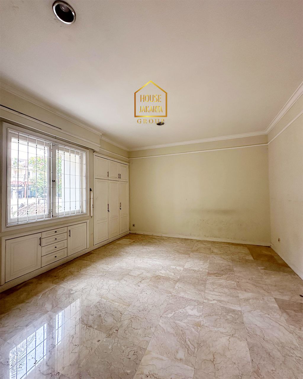 HS1822 Luxury House Pondok Indah With Spacious Garden & Pool. 2 Lantai Full Marmer Lokasi Elite