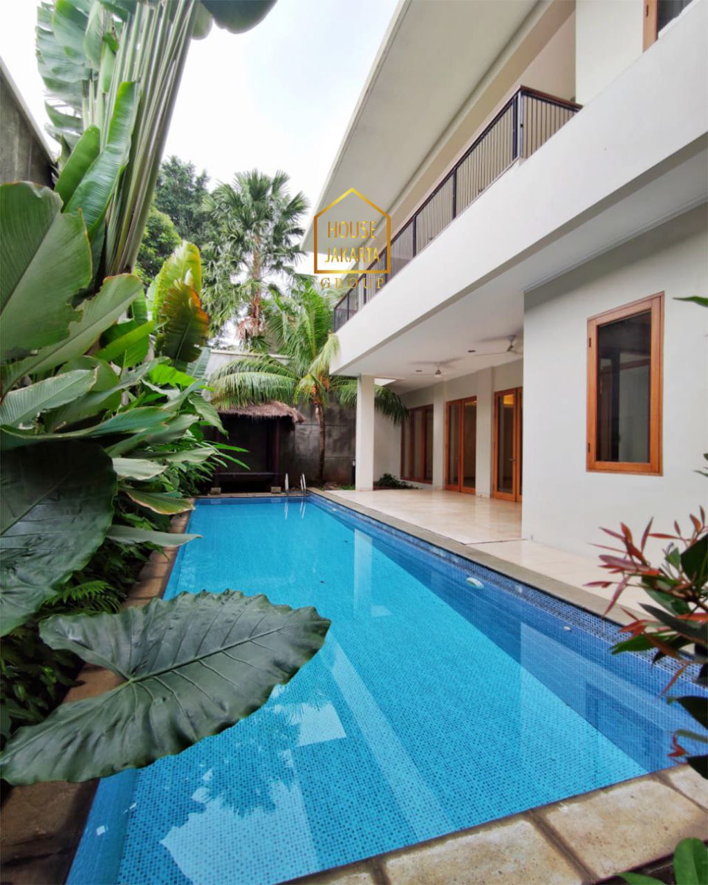HS1825 Rumah Cantik 2 Lantai Kemang Area Siap Huni. Ada Taman & Pool. ELite Dekat Kemang Raya