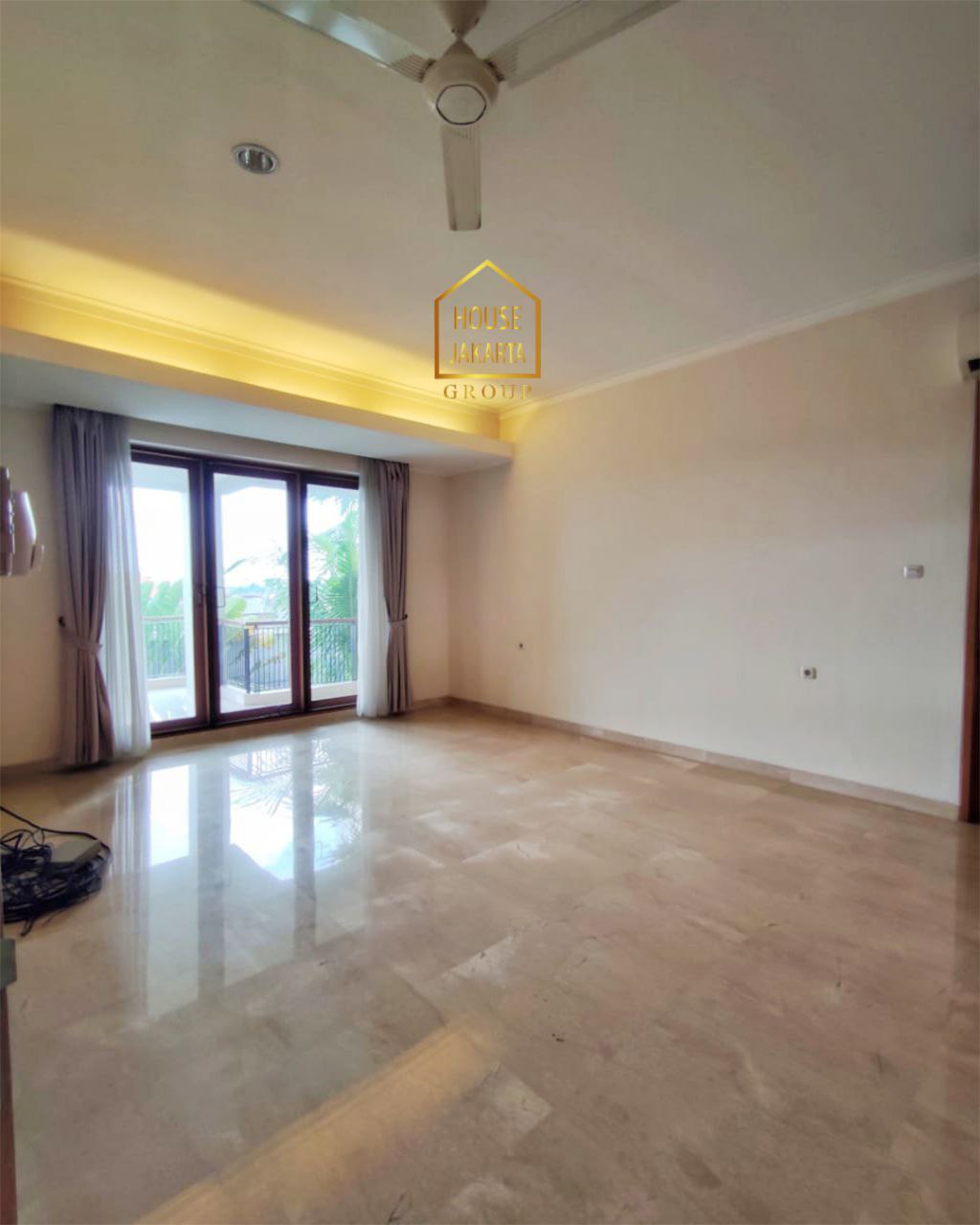 HS1825 Rumah Cantik 2 Lantai Kemang Area Siap Huni. Ada Taman & Pool. ELite Dekat Kemang Raya