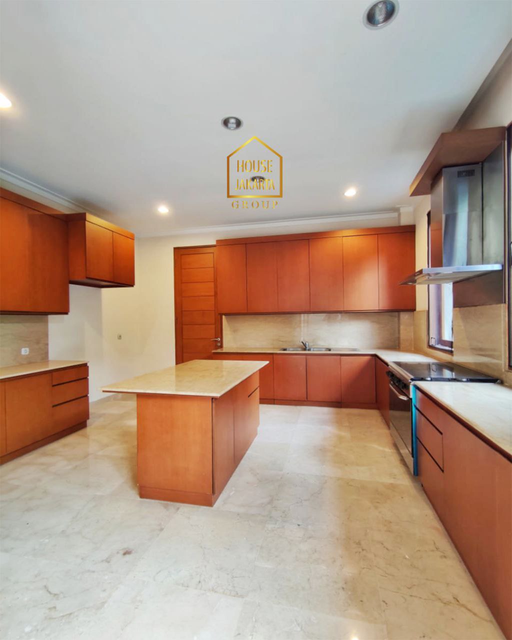 HS1825 Rumah Cantik 2 Lantai Kemang Area Siap Huni. Ada Taman & Pool. ELite Dekat Kemang Raya