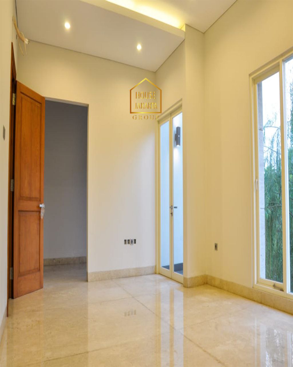 HS1829 Rumah Siap Huni Di Kebayoran Baru, Lantai Marmer Murah Dekat Senayan