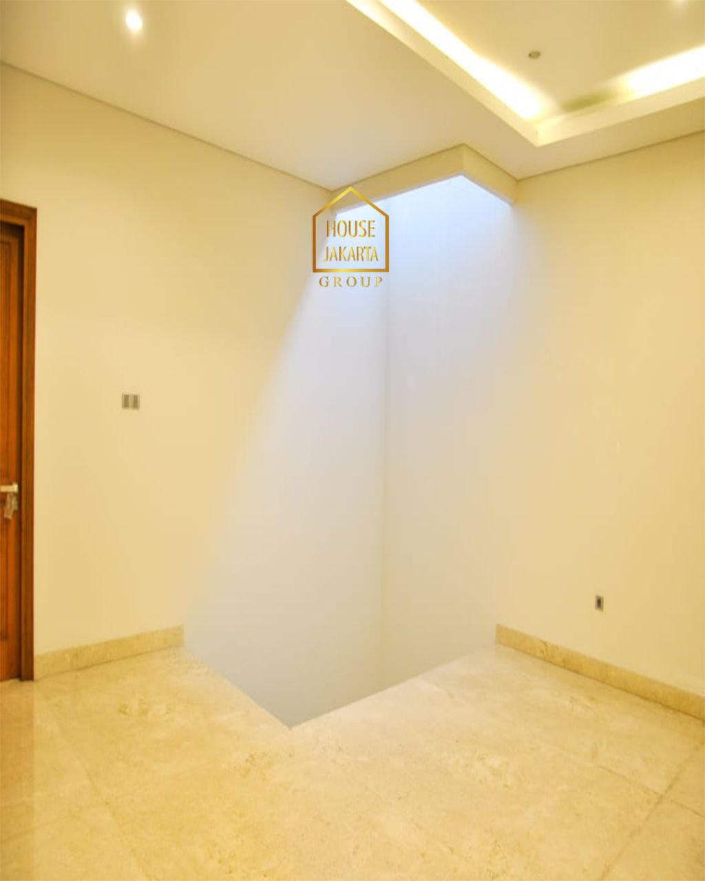 HS1829 Rumah Siap Huni Di Kebayoran Baru, Lantai Marmer Murah Dekat Senayan