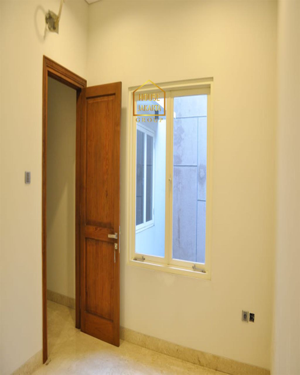 HS1829 Rumah Siap Huni Di Kebayoran Baru, Lantai Marmer Murah Dekat Senayan