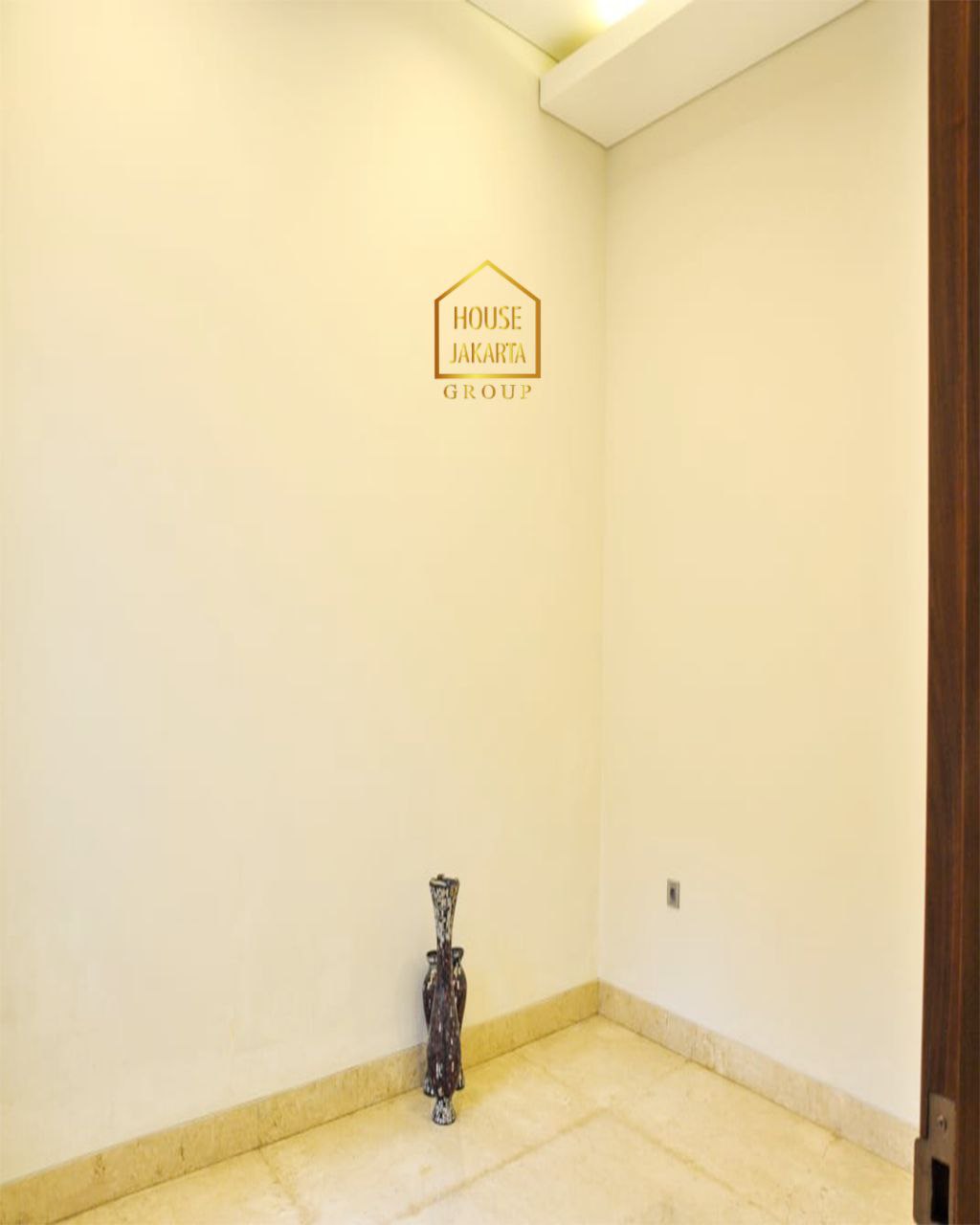 HS1829 Rumah Siap Huni Di Kebayoran Baru, Lantai Marmer Murah Dekat Senayan