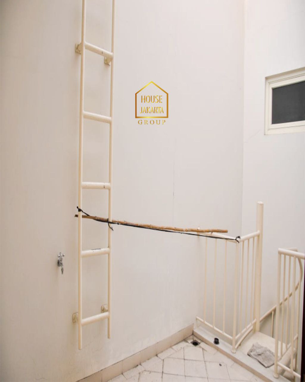 HS1829 Rumah Siap Huni Di Kebayoran Baru, Lantai Marmer Murah Dekat Senayan