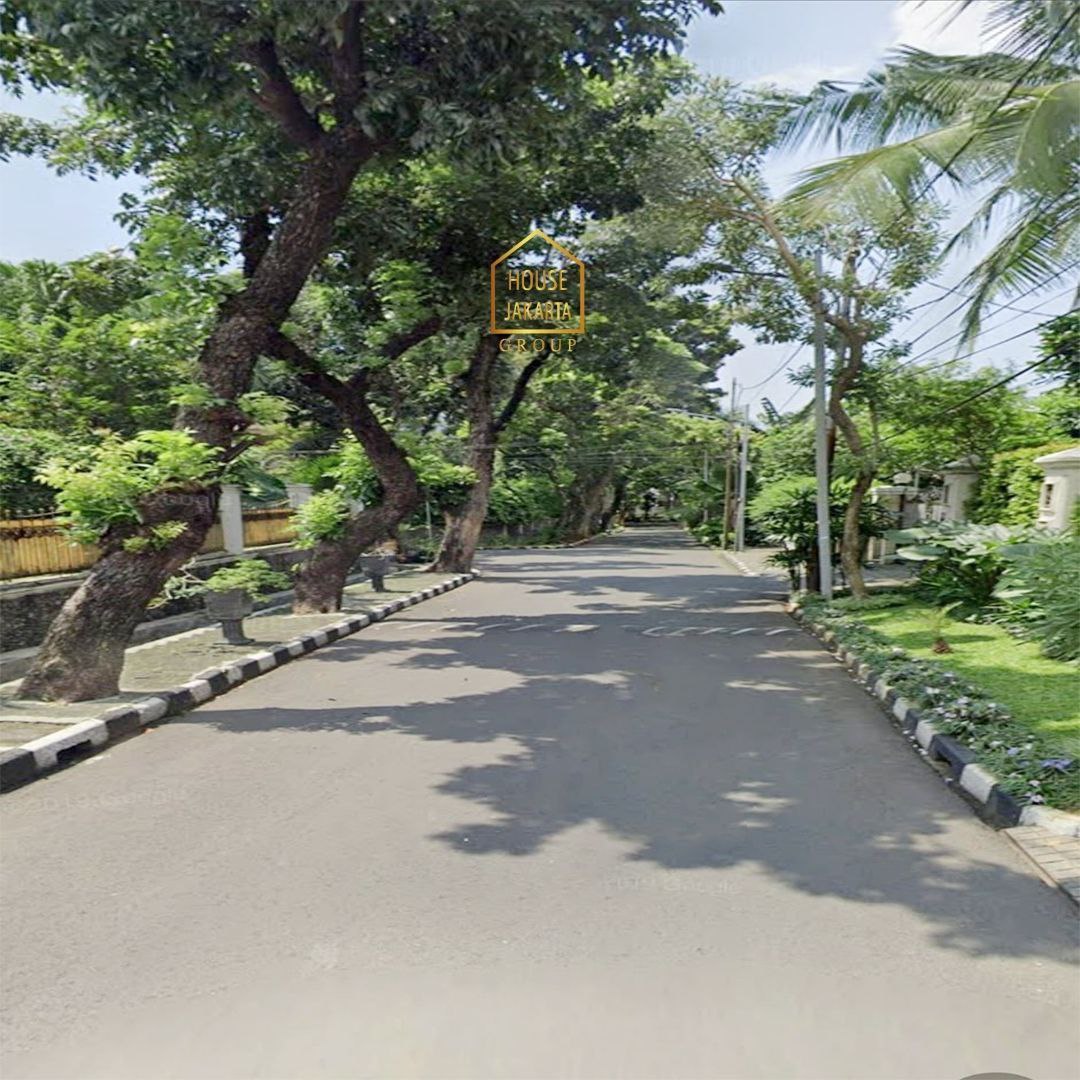 HS1830 Rumah 1,5 Lantai Hitung Tanah Di Menteng - Dekat Taman. Bentuk Persegi Elite Jalan Lebar Jarang Ada