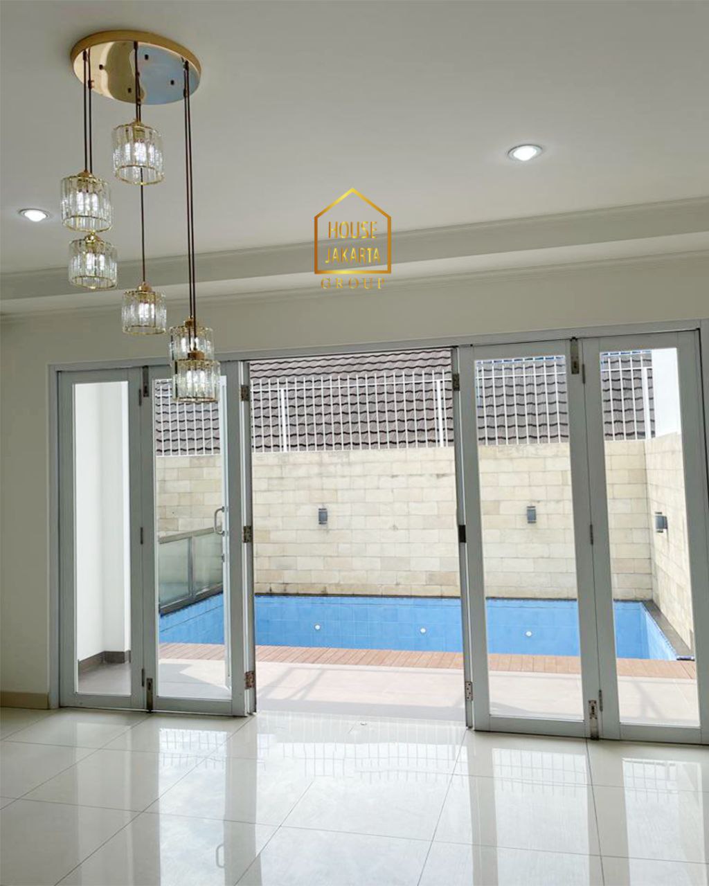 HR1837 Cozy House 2,5 Lantai Di Kebayoran Lama. Ada Taman & Pool. Dekat Permata Hijau