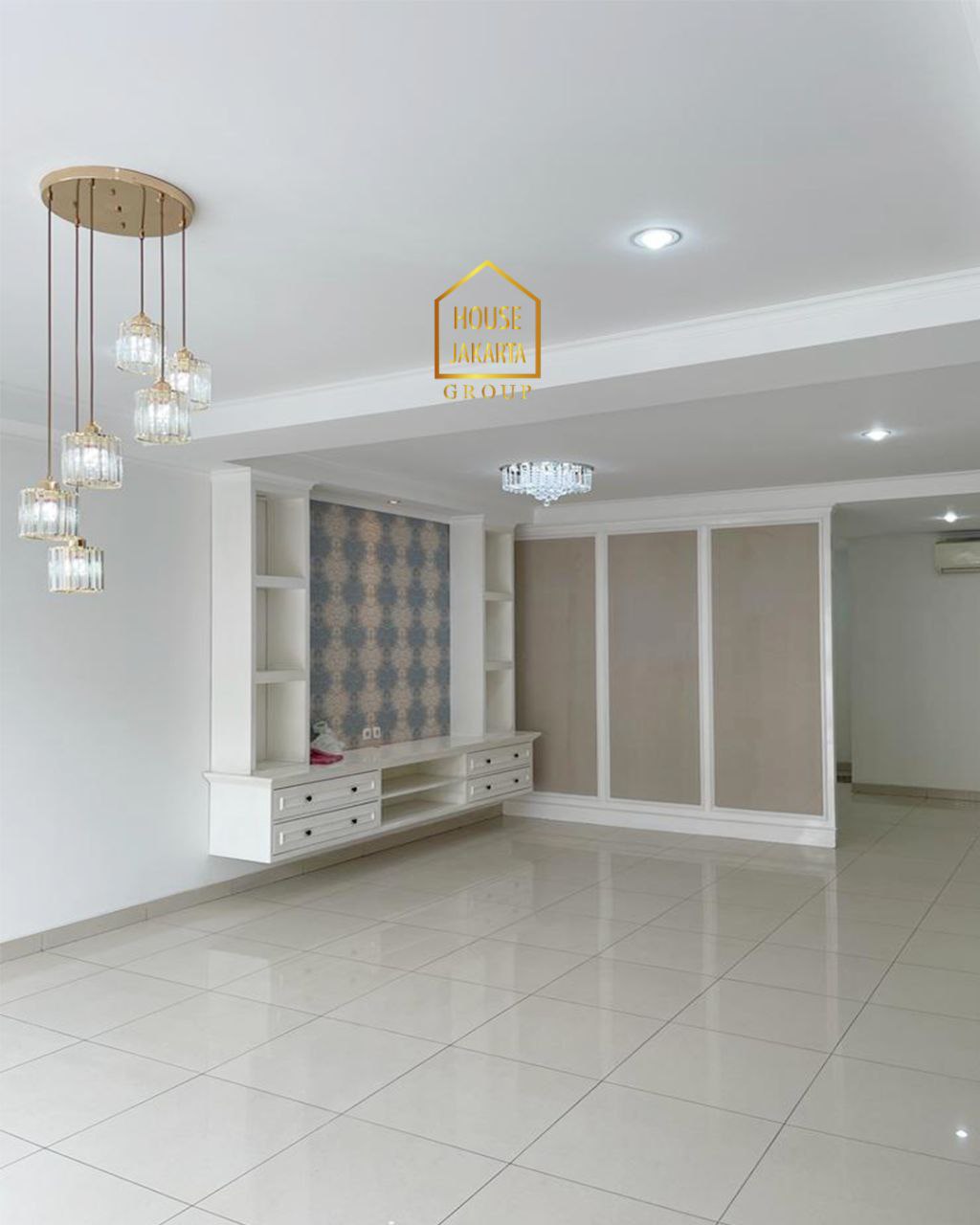 HR1837 Cozy House 2,5 Lantai Di Kebayoran Lama. Ada Taman & Pool. Dekat Permata Hijau