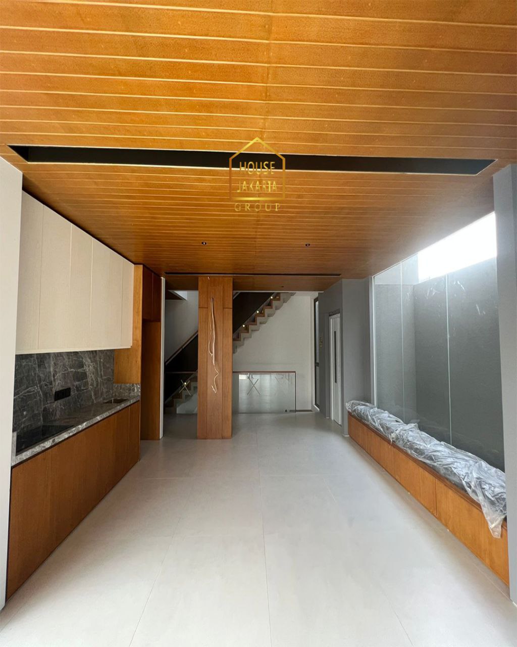 HS1838 Kemang Townhouse, Cozy House With Premium Specs, 4 Lantai Ada Elevator, Rooftop, Taman & Pool