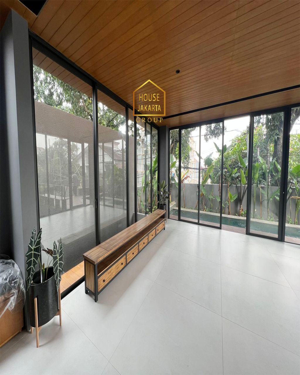 HS1838 Kemang Townhouse, Cozy House With Premium Specs, 4 Lantai Ada Elevator, Rooftop, Taman & Pool