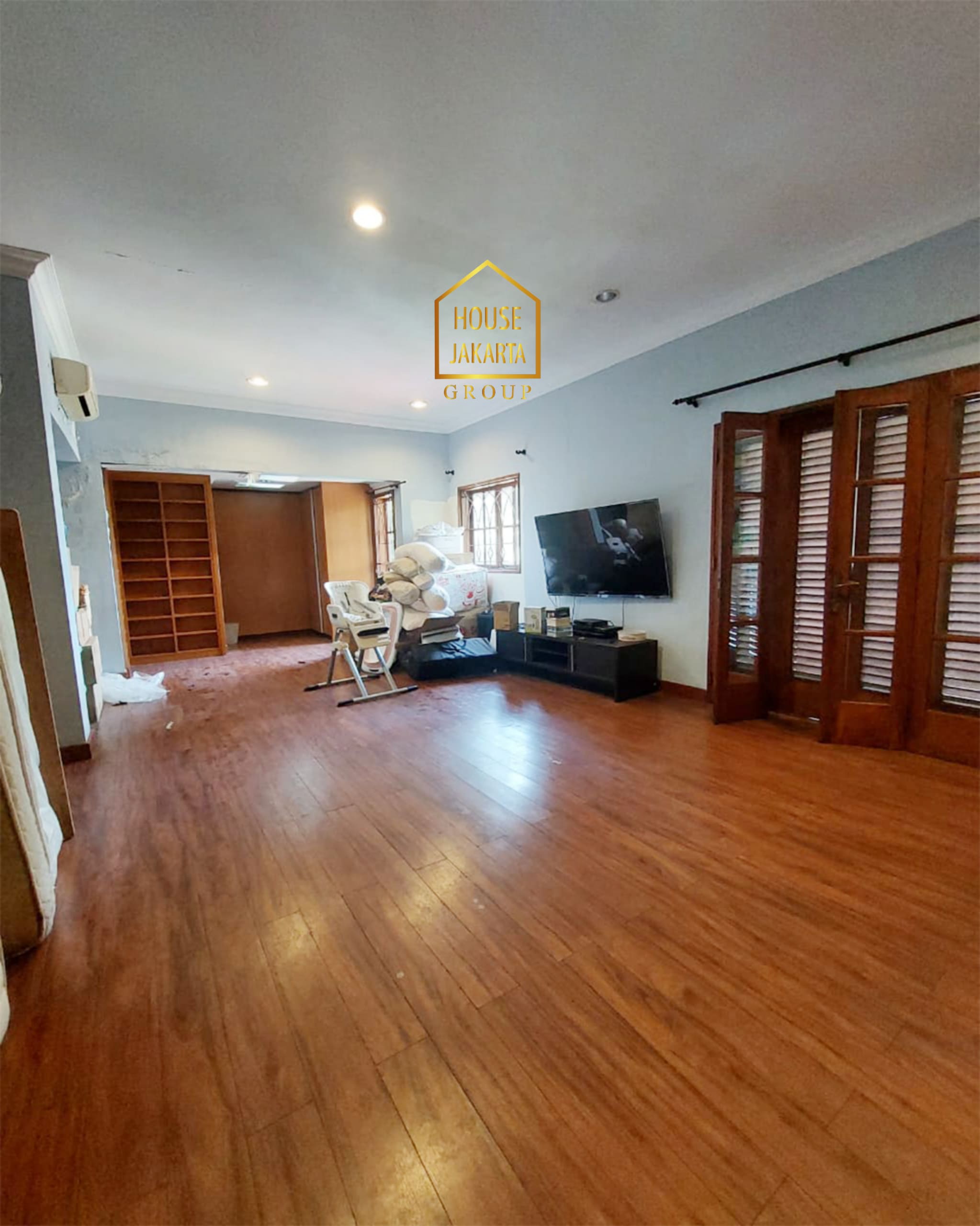 HS1850  Rumah Elite 2 Lantai Dalam Komplek Pondok Indah, Lingkungan Tenang dan Prestige, Dekat PIM