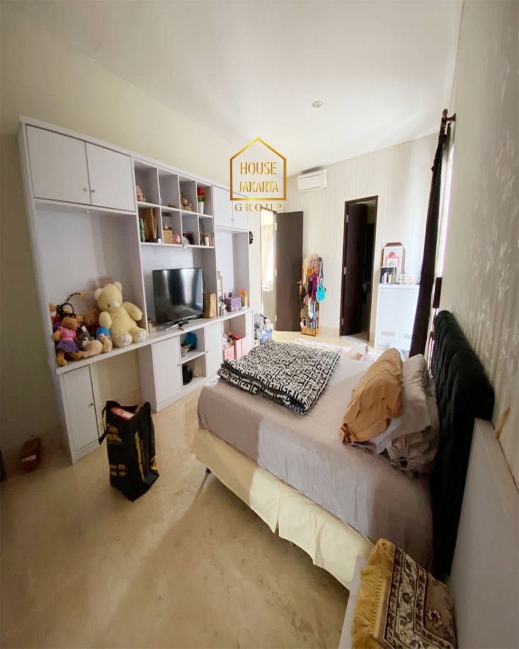 HS1856 Rumah 3 Lantai Siap Huni Cilandak Barat, Lantai Marmer, Fully Furnished, Dekat Simatupang