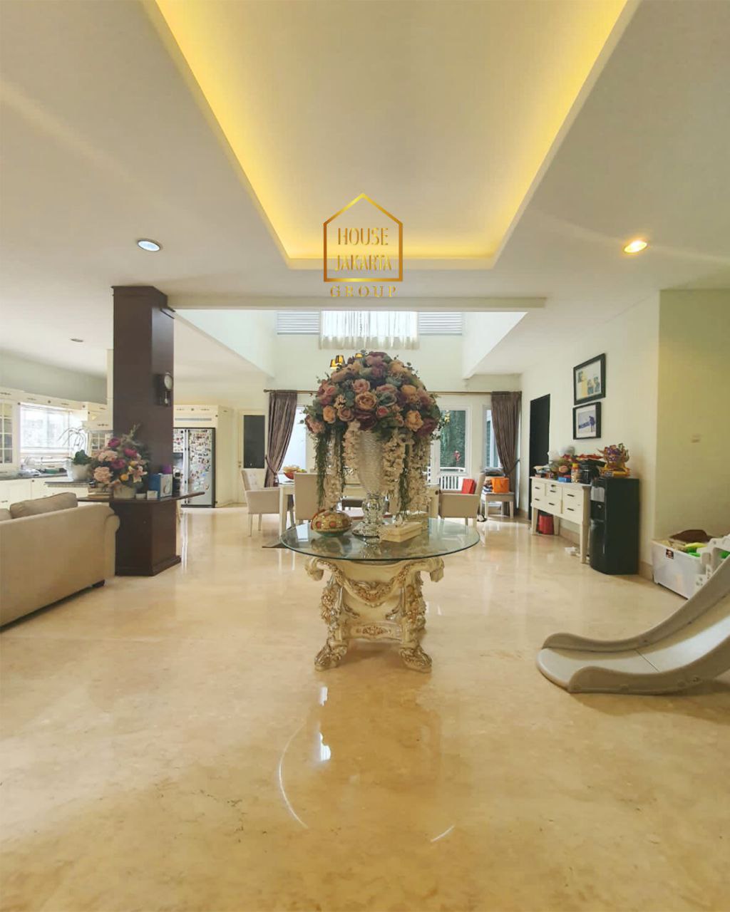 HS1856 Rumah 3 Lantai Siap Huni Cilandak Barat, Lantai Marmer, Fully Furnished, Dekat Simatupang