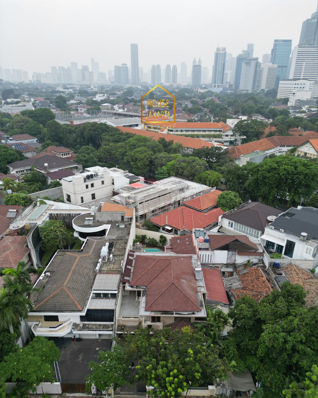 HR1857 Cozy House 2 Lantai Di Menteng with Nice Backyard and Swimming Pool • 2 Storey • Strategic Location