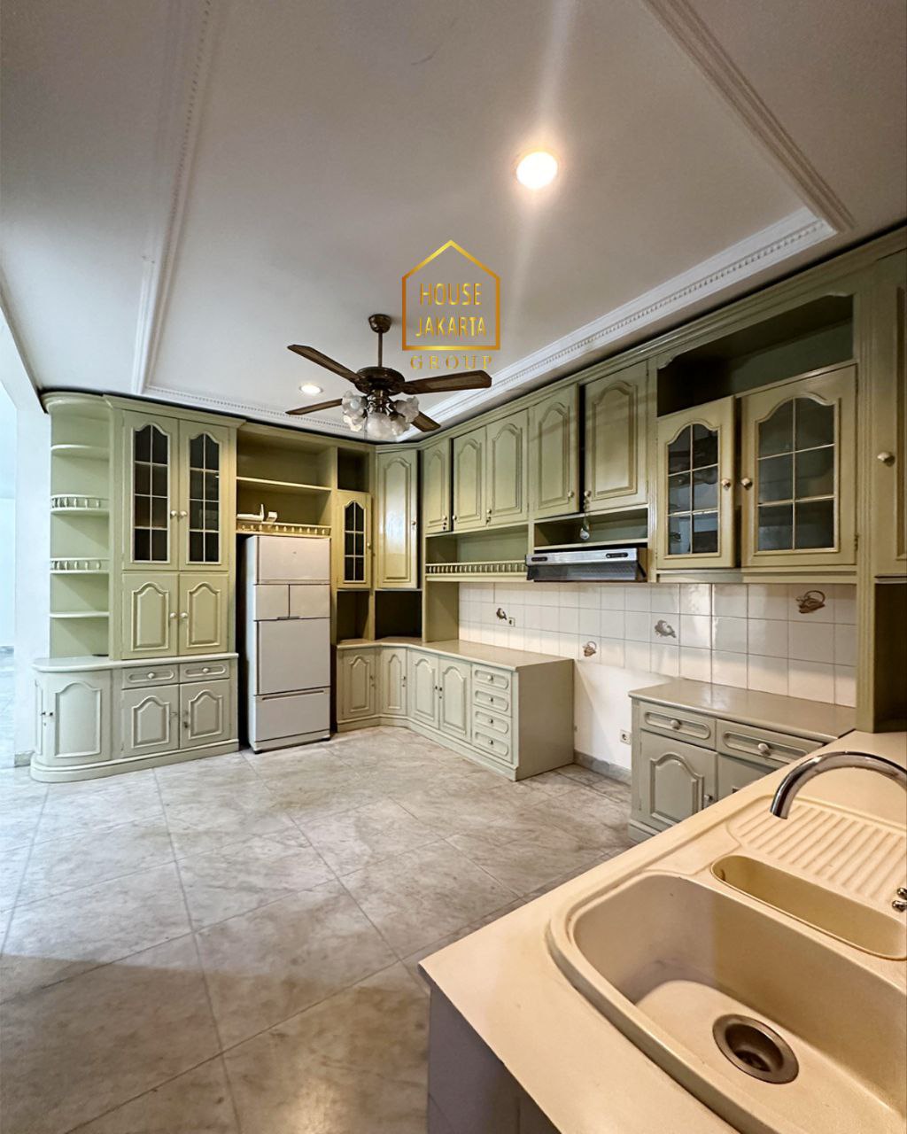 HR1857 Cozy House 2 Lantai Di Menteng with Nice Backyard and Swimming Pool • 2 Storey • Strategic Location