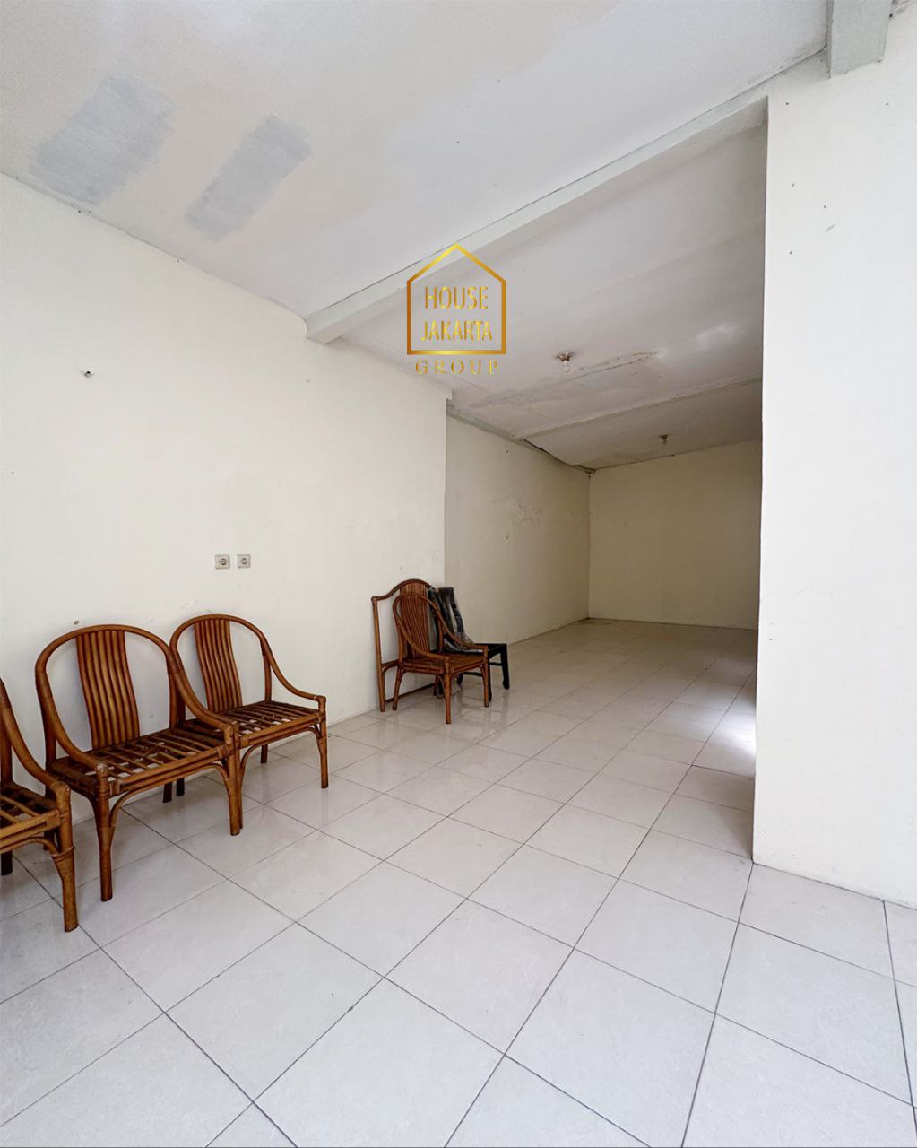 HS1862 Rumah Tua 2 Lantai Hitung Tanah. Lokasi Strategis Kebayoran Baru. Elite Dekat SCBD dan Senopati.