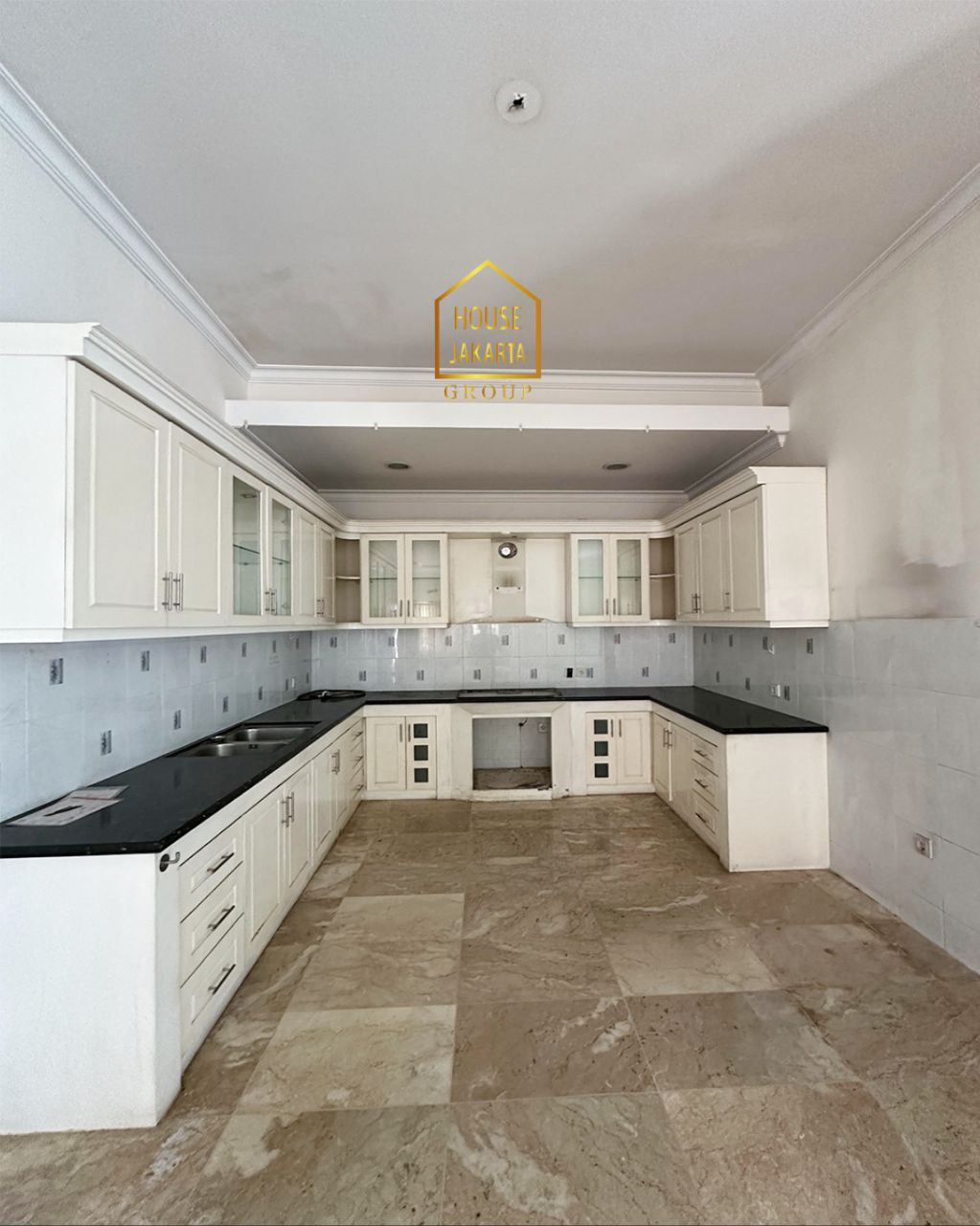 HS1863 Rumah 1 Lantai Dalam Komplek Pondok Indah Elite. Ada Swimming Pool. Lokasi Strategis Dekat PIM dan Simatupang.