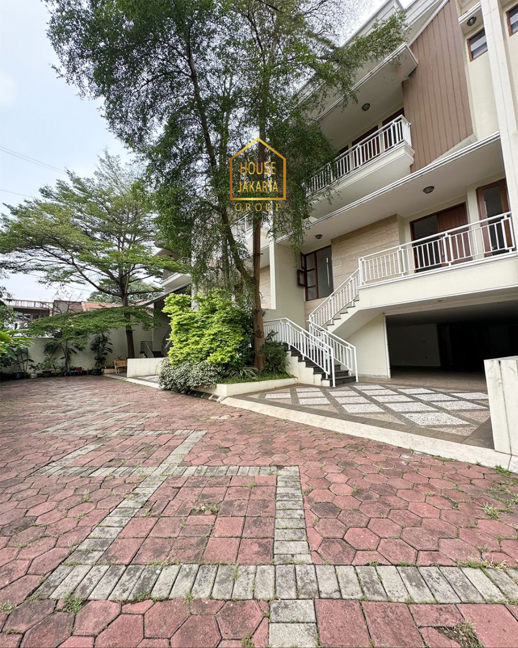 HS1870 Rumah Bagus Pejaten Barat 2,5 Lantai Siap Huni. Lokasi Strategis Dekat Pejaten Village