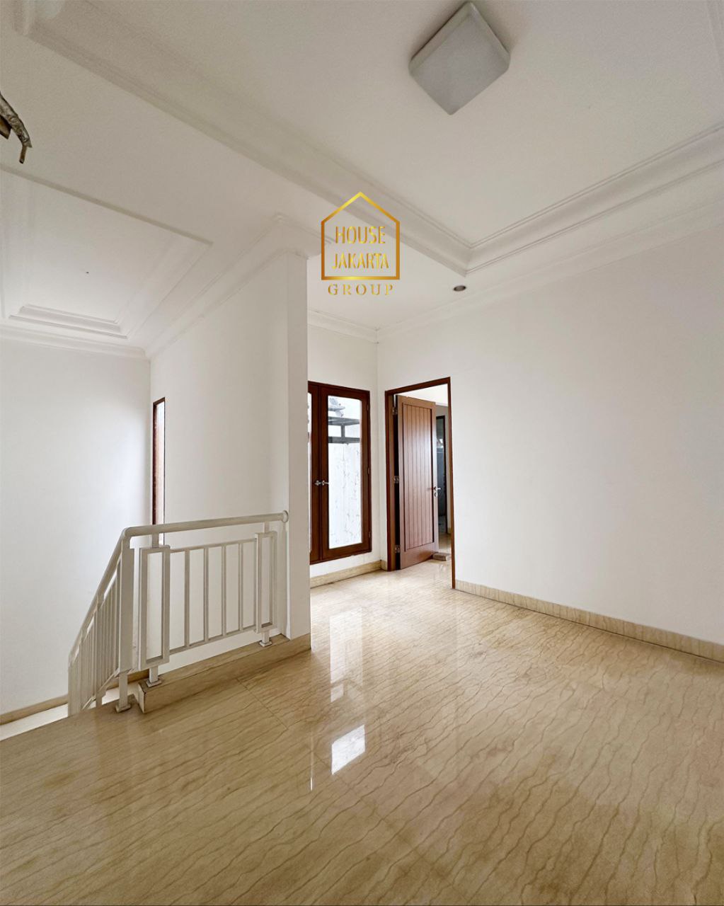 HS1870 Rumah Bagus Pejaten Barat 2,5 Lantai Siap Huni. Lokasi Strategis Dekat Pejaten Village