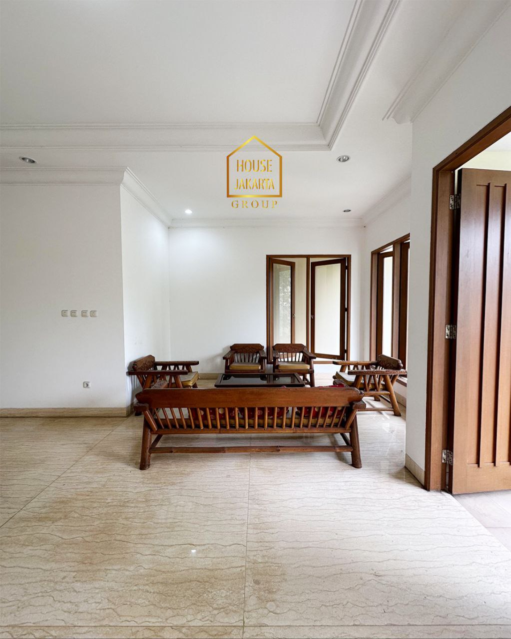 HS1870 Rumah Bagus Pejaten Barat 2,5 Lantai Siap Huni. Lokasi Strategis Dekat Pejaten Village