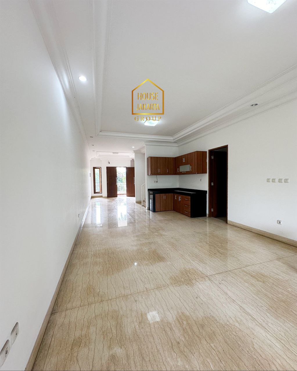 HS1870 Rumah Bagus Pejaten Barat 2,5 Lantai Siap Huni. Lokasi Strategis Dekat Pejaten Village