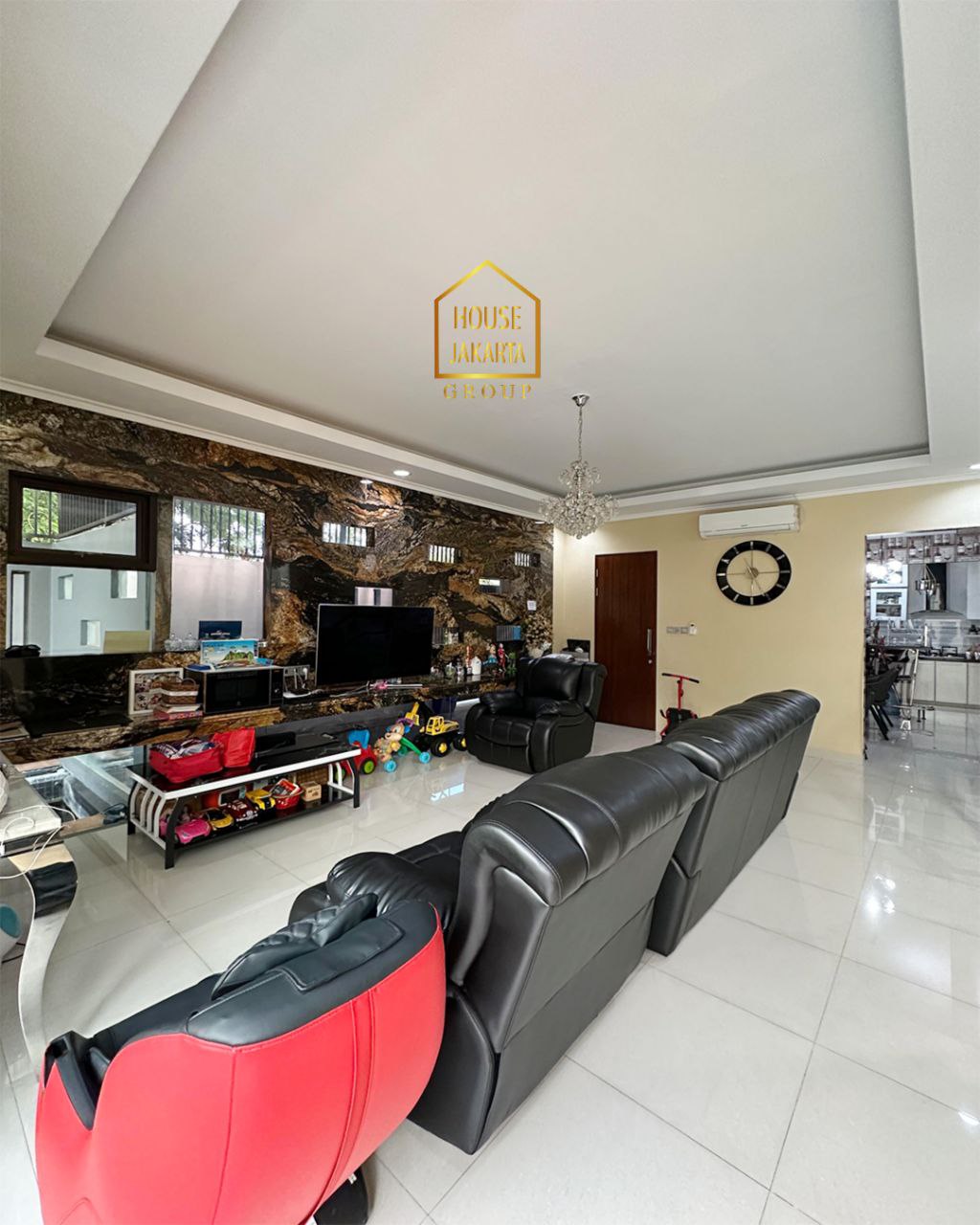 HS1876  Rumah Kemang 3 Lantai di Kawasan Elite dan Strategis • Ada Pool • Jarang Ada • Dekat Kemang Raya